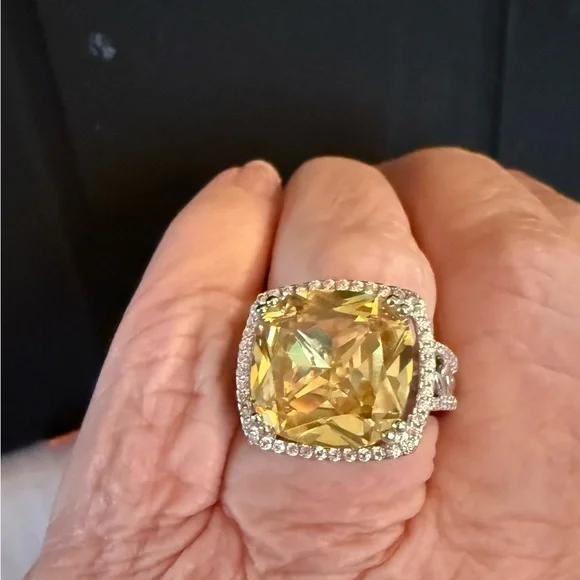 Bella Luce canary ring - Picture 4 of 5